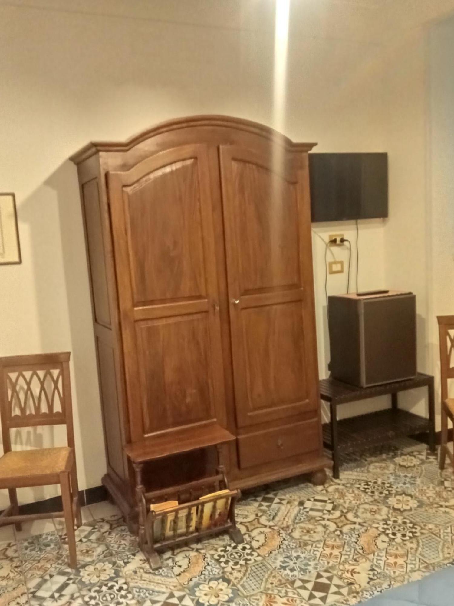 Tribunale Basement Pensión